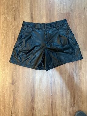 American Eagle Black Faux Leather Women's Pleated Shorts